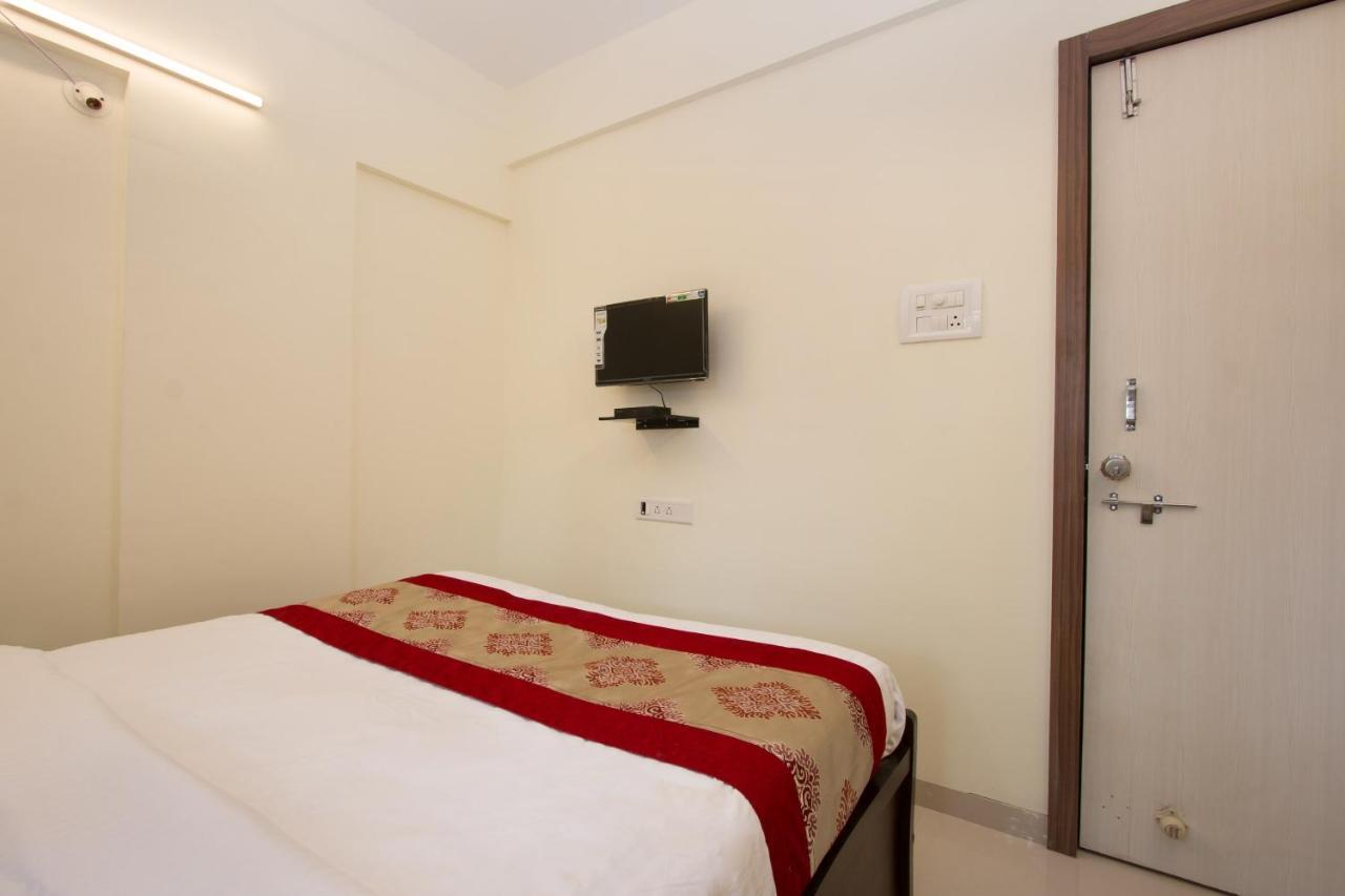Hotel Oyo 9052 Leisurely Abode Khadki Zewnętrze zdjęcie